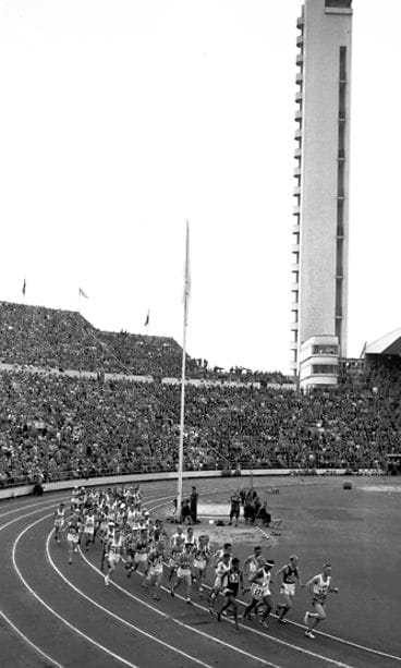 Helsingin Olympiakisat 1952, maraton. Nro 683 G. Jansson, Ruotsi, 903 Emil Zatopek, Tshekkoslovakia.