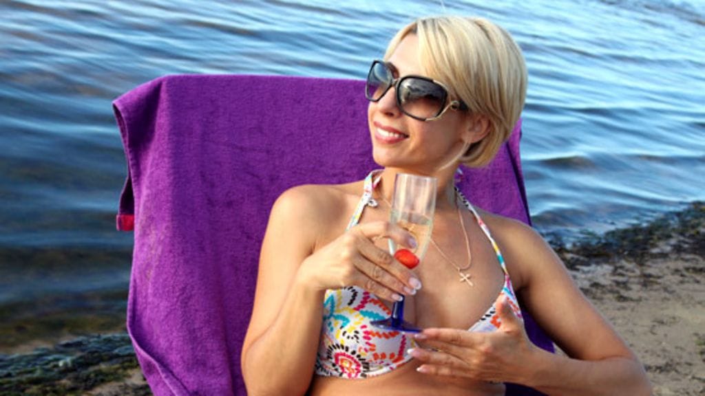 Helmi kysyi lukijoiltaan, haluavatko he olla rantakunnossa.