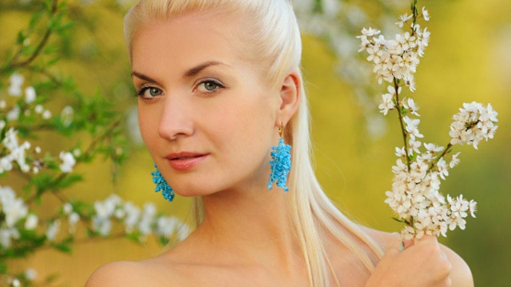 Värit vaihtelevat kirkkaista murrettuihin.