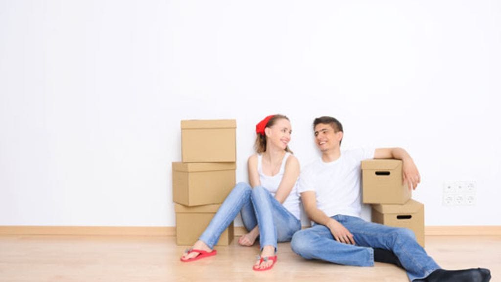 Rakkaus on yksi syy aikaiseen kotoa pois muuttoon.