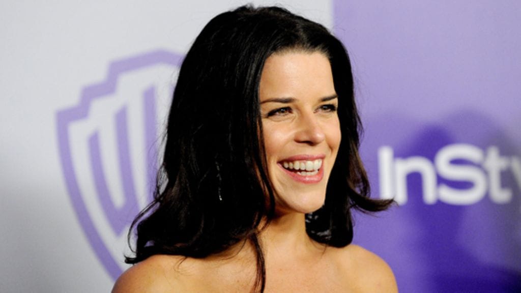 Neve Campbell onnellisena uudesta suhteesta.