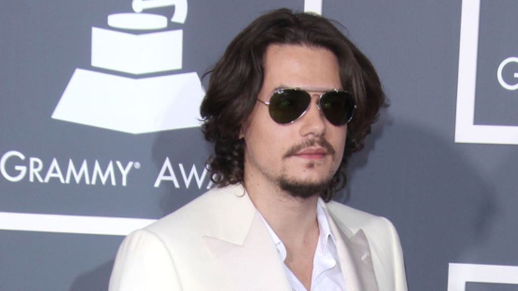 John Mayer on aiemmin seurustellut muun muassa Jennifer Anistonin ja Jessica Simpsonin kanssa.
