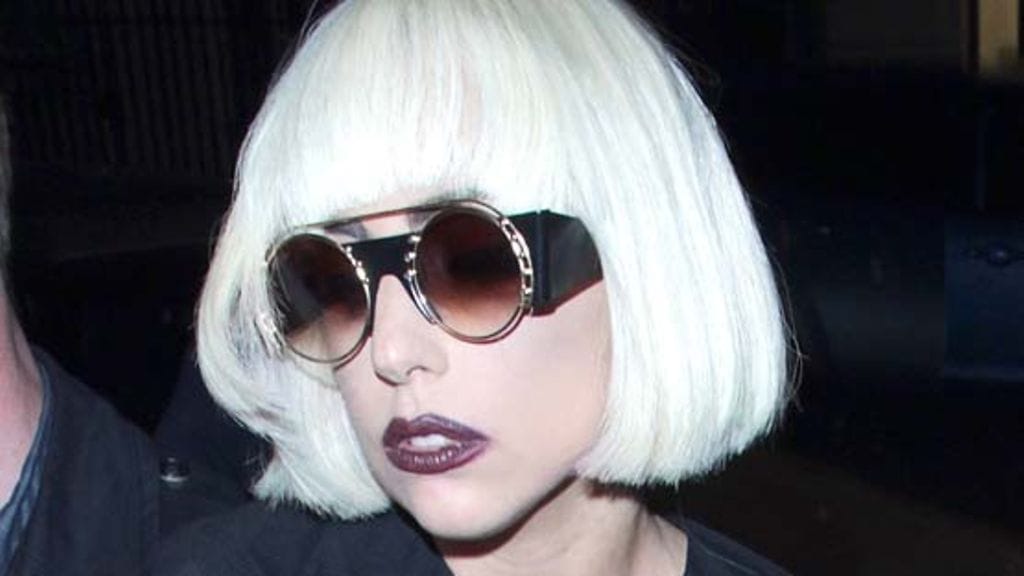 Gaga ei tyydy tavanomaisiin tuoksuihin.