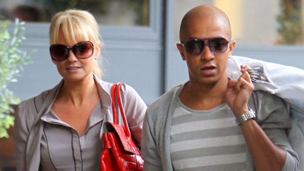 Kihloissa! Jade Jones kosi Emma Buntonia tämän 35-vuotissynttäreillä.