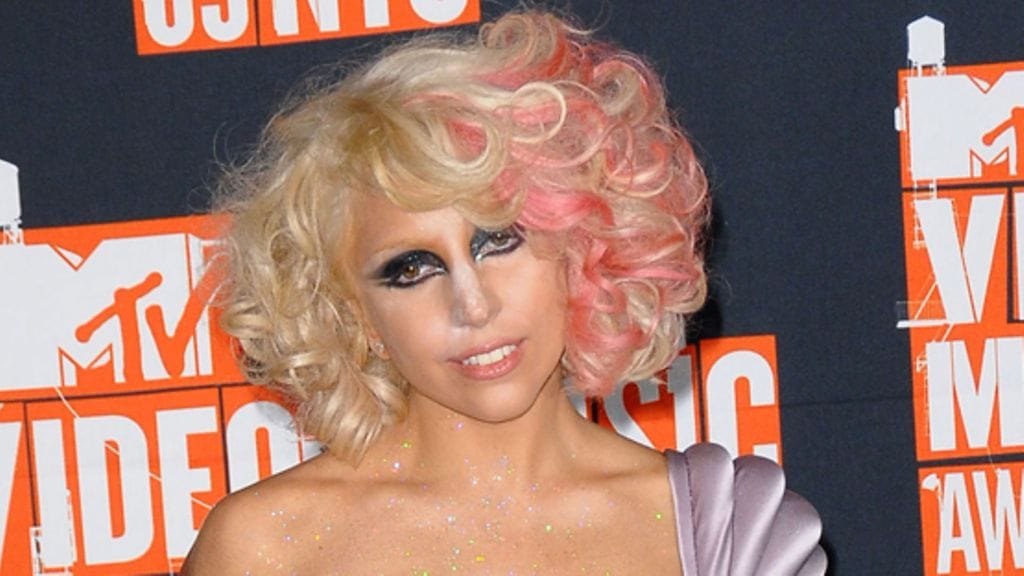 Lady Gagan musta glitter oli kiinnitetty hiusgeelillä vuoden 2009 VMA-juhlassa.