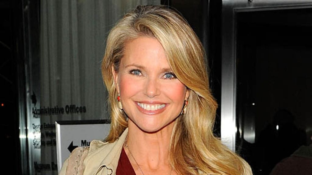 Christie kuorii ihoaan säännöllisesti.