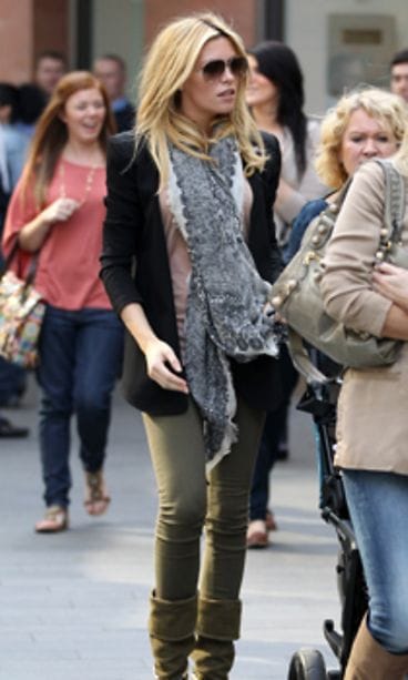 Abbey Clancy näytti upealta pillifarkuissaan.