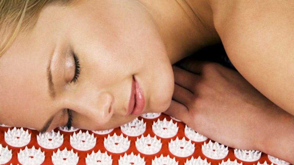 Piikkimattoa voi käyttää monella eri tavalla. (Kuva: www.shaktimattan.se.)