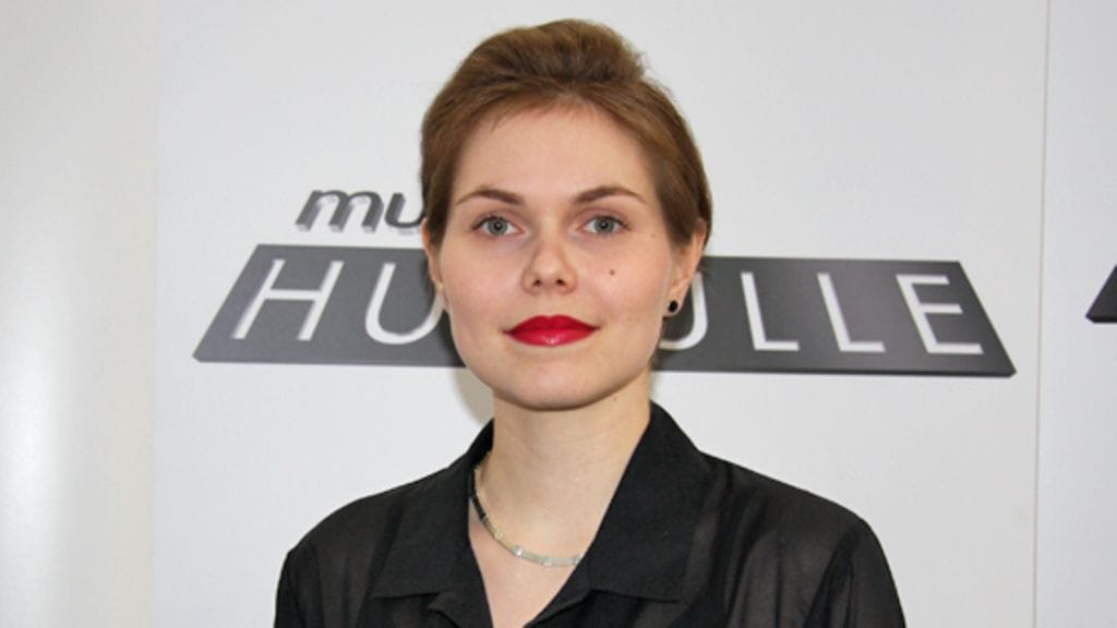 Muodin huipulle -Essi.