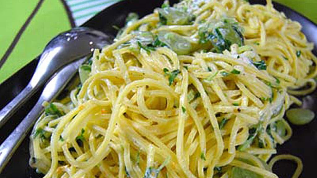 Vuohenjuusto-vesikrassipastaa Henri Alénin tyyliin.