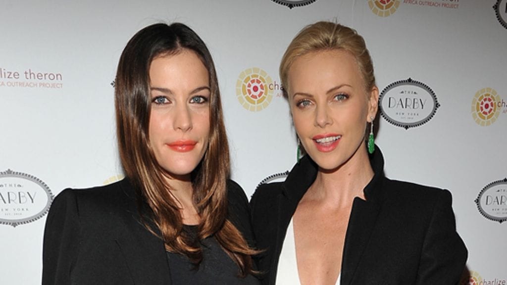 Liv Tyler ja Charlize Theron.
