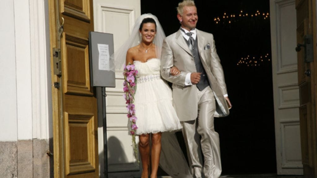 Martina Aitolehti ja Esko Eerikäinen Helsingin Tuomiokirkon edustalla 30. elokuuta 2008. Kuva: Lehtikuva