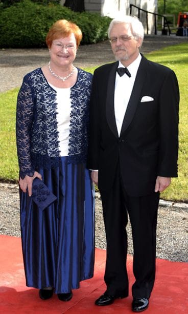 Tarja Halonen ja Pentti Arajärvi prinsessa Victorian häissä.