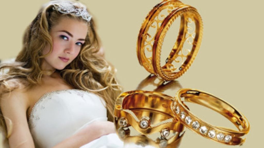 Kuva: puku Sincerity ja korut Kalevala koru