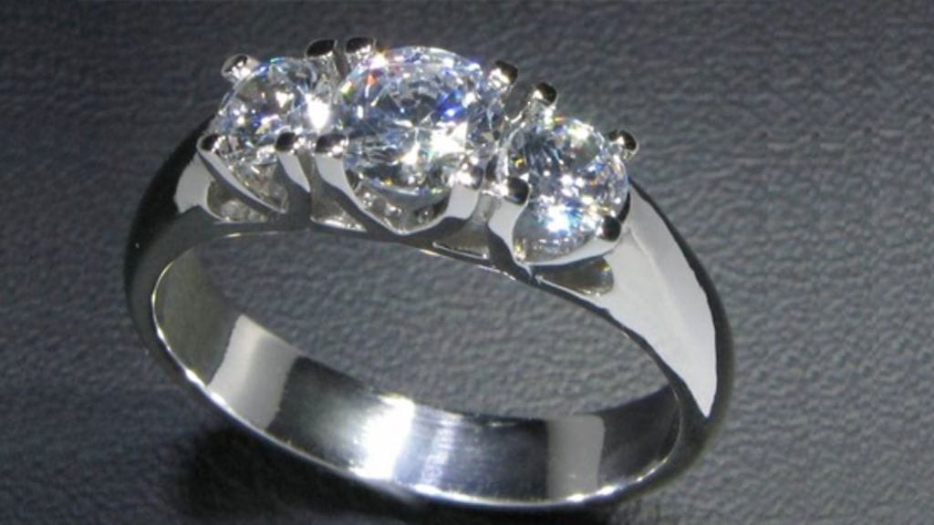 Sormus BS-7002i90, Jutta Lindblom