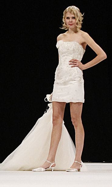 Morsiuspukuliike Stilissima häät.fi Fashion Show 2010 -näytöksessä
