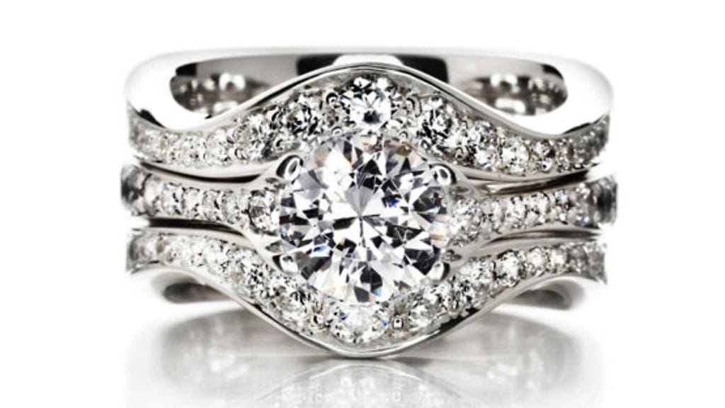 Vuoden kaunein sormus on kultaseppä Mika Tarkkasen suunnittelema Praha. Kuva: Kultaseppä Mika Tarkkanen