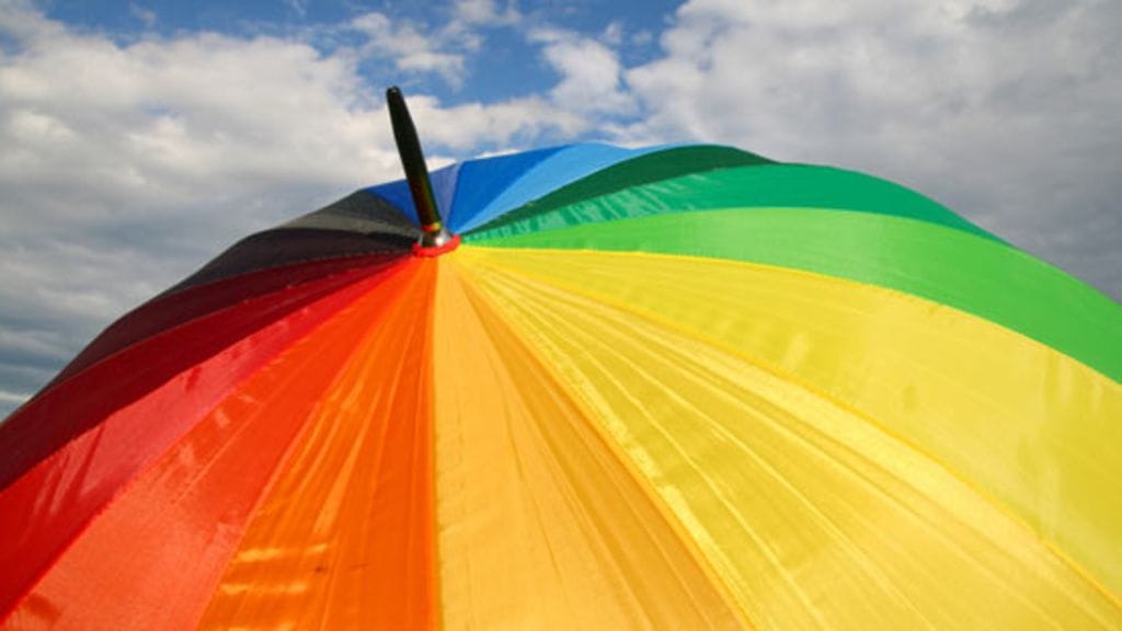 Japanilaisen Kota Nezun suunnittelema aurinkokellosateenvarjo on monella tapaa hyödyllinen asuste...