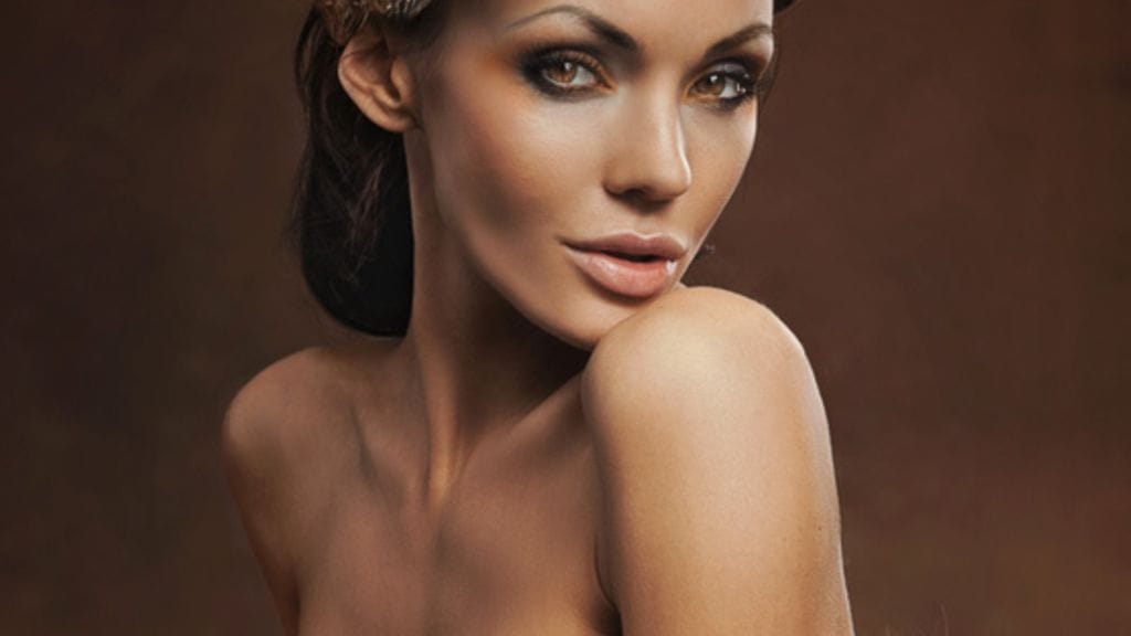 50-vuotias Anna Vuorinen on yksi viimevuotisista Miss Plastic -kilpailun finalisteista.