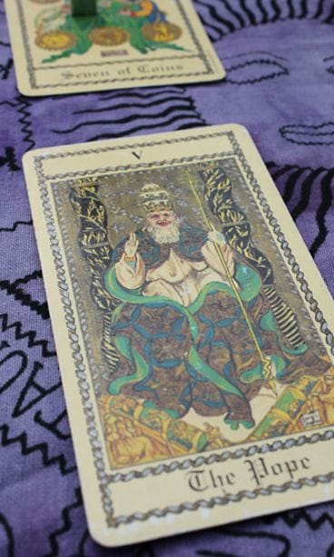 Alexander XIII aka Pasi Hyvärinen teki toimittajalle Tarot-tulkinnan