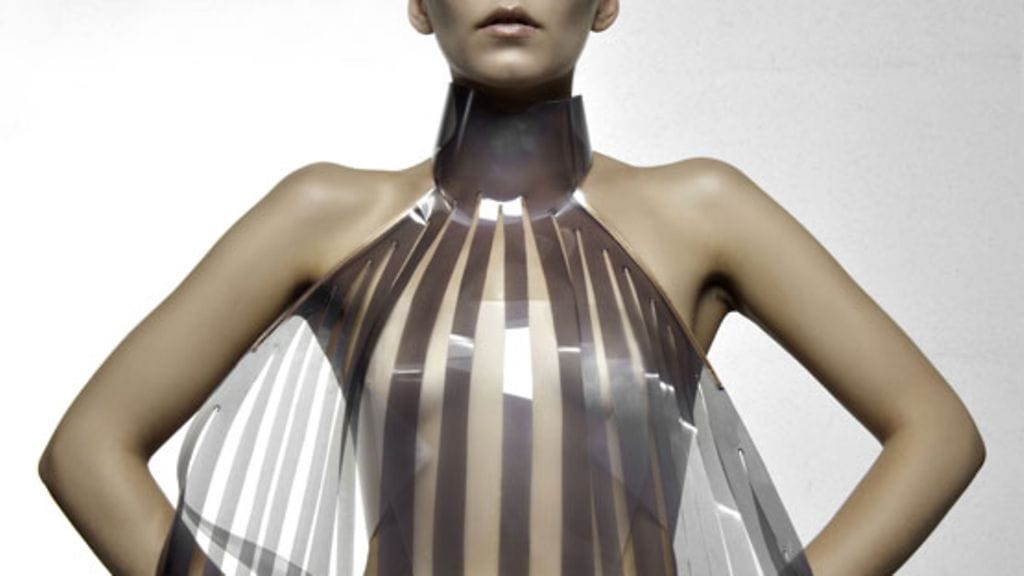 Gwyneth Paltrown pikkumustassa oli läpinäkyvä kangaskaistale.