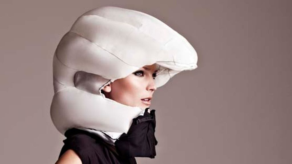 Turvakauluri ennen avautumistaan.