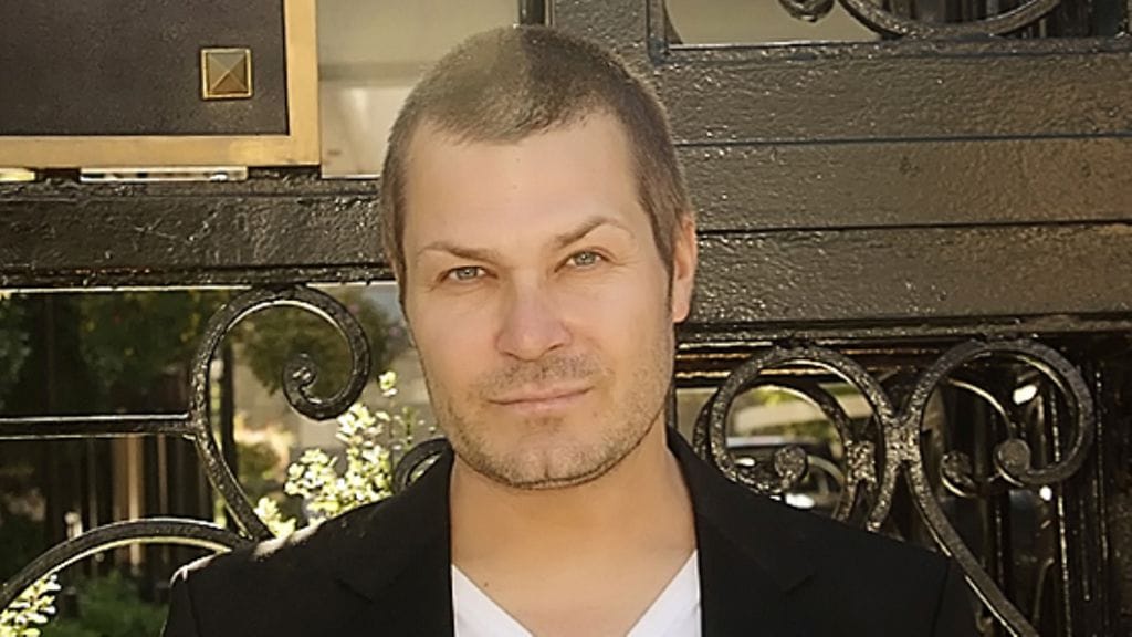 Riku Campo Beverly Hilton -hotellin edessä. Kuva: Jonny Kahleyn