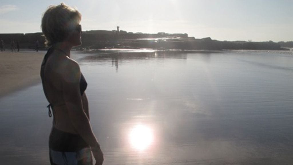 Aaltojen edessä vahvinkin ego horjuu, tuumaa Karo Tenhunen.