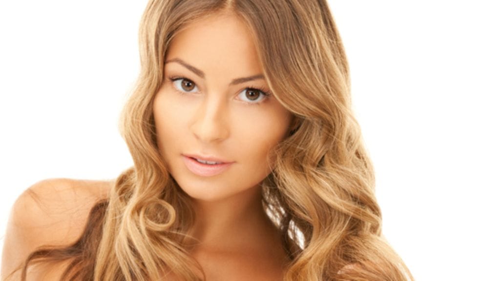 Kaunis päivetys kruunaa juhlalookin.