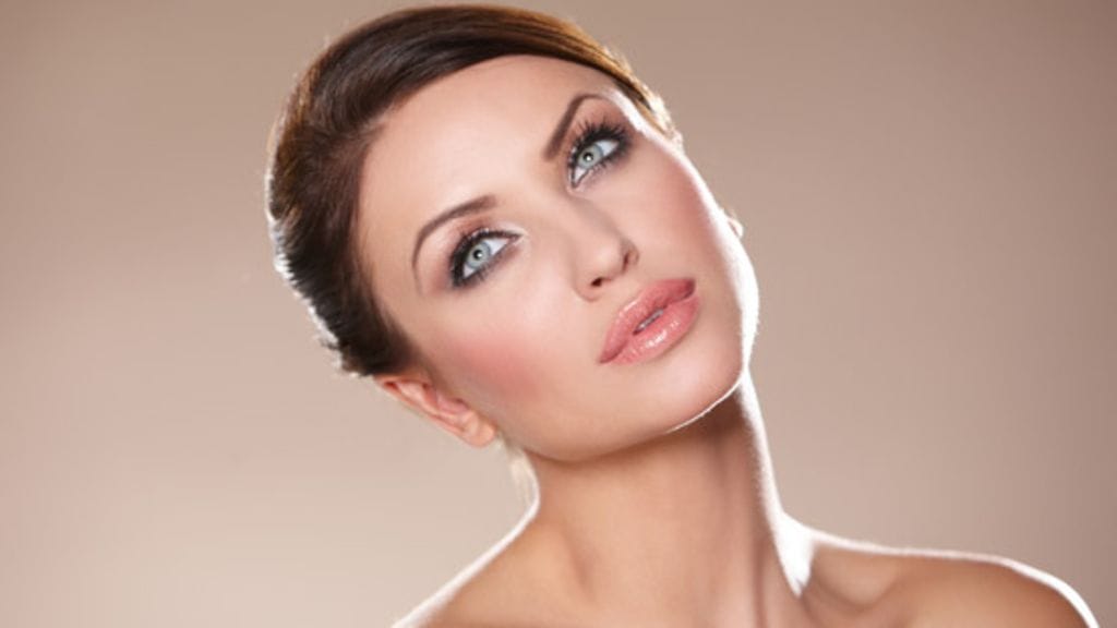 Meikinpohjustukseen löytyy markkinoilta monia tuotteita.