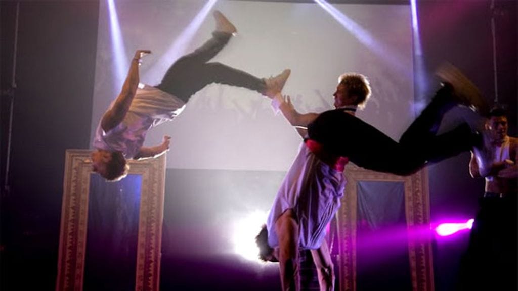 Scandinavian Hunksit herrasmiehinä.