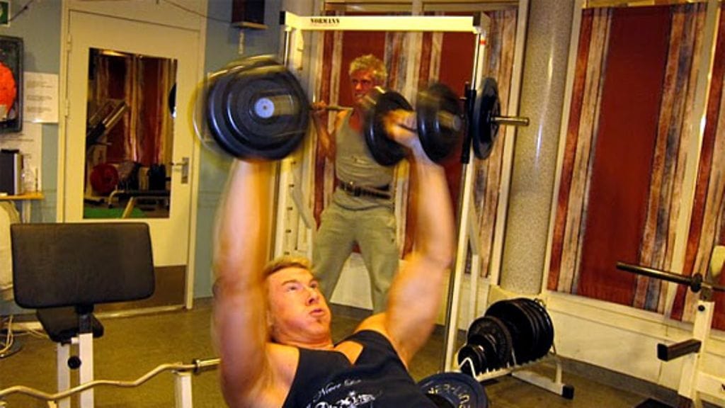 Hunks treenaa Silja Europalla Ladies Night -risteilyn pyörteissä.