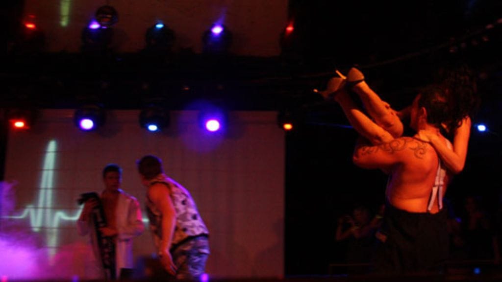 Scandinavian Hunksien show Helmi-risteilyllä.