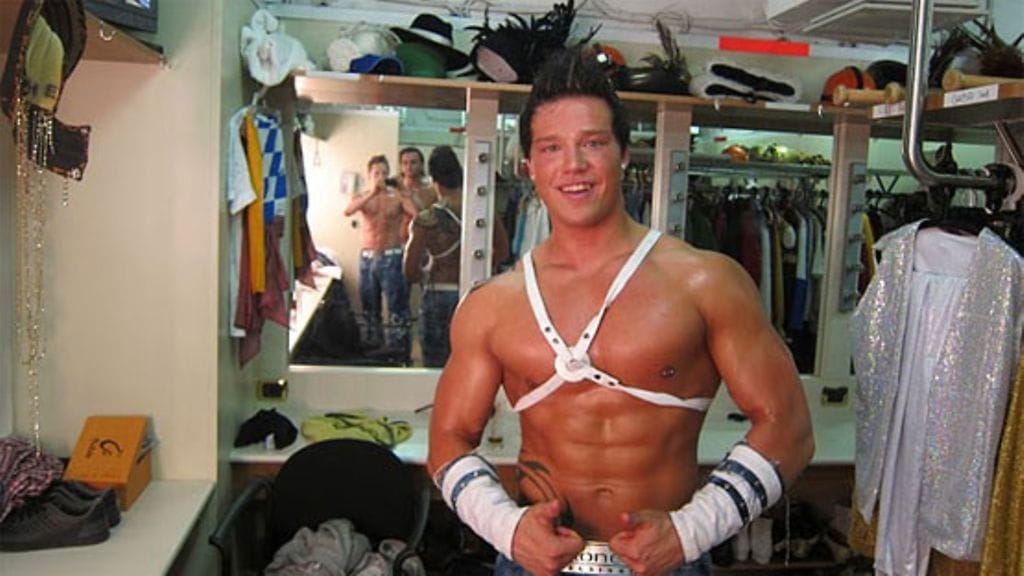 Hunks-Riku Costa Cruisersilla ennen esitystä