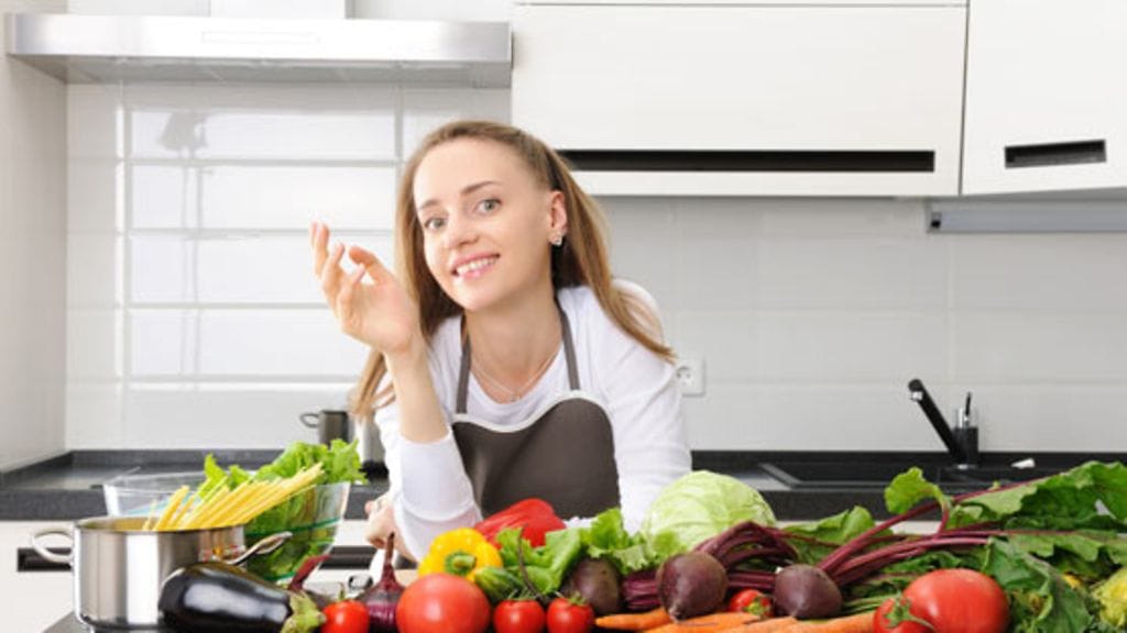 "Mitäs näistä nyt keksis... kasvissosekeittoa?"