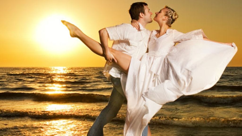 Tangoon tarvitaan kaksi.