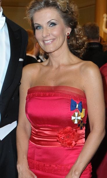 Tanja Karpela juhli luottosuunnittelijansa puvussa.