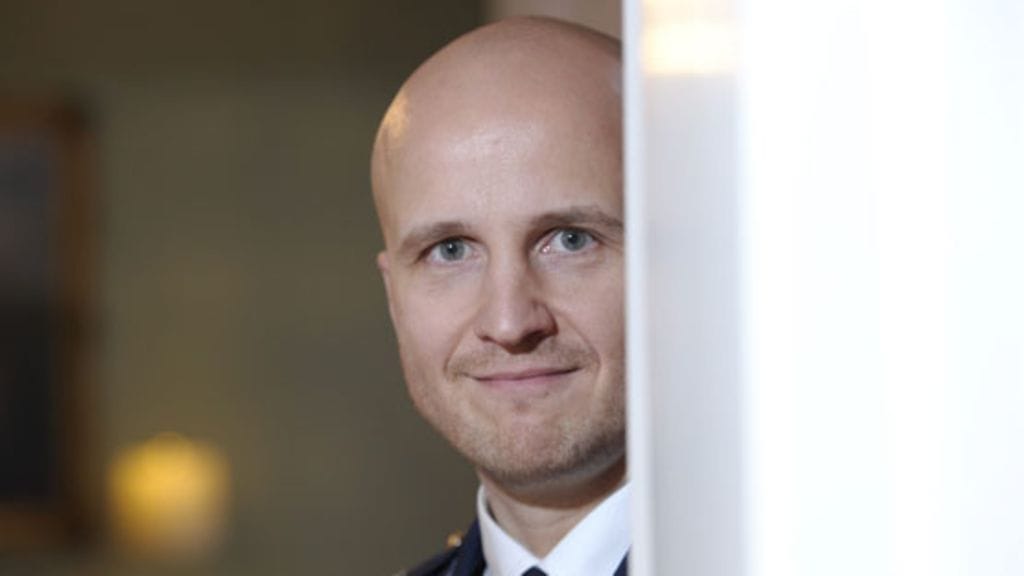 Marko "Fobba" Forss Linnan juhlissa yhdessä vaimonsa kanssa. Kuvakaappaus: Yle Areena