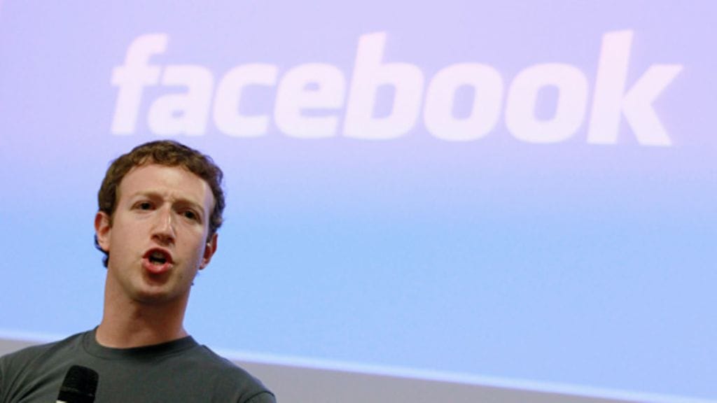 Mark Zuckerberg kertoo myöntävänsä, että palvelun kehittämisessä on tehty virheitä.