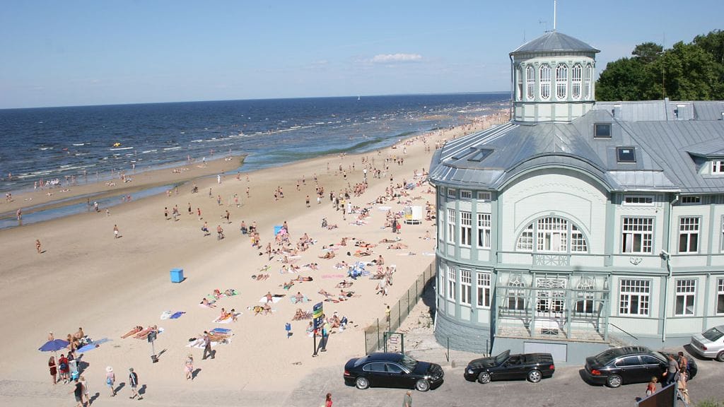 Jurmala on rantaparatiisi lähellä.