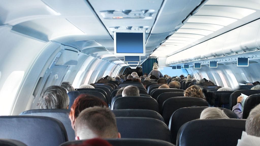 Lentomatkustaja voi altistua terveyshaitoille. Kuvituskuva.