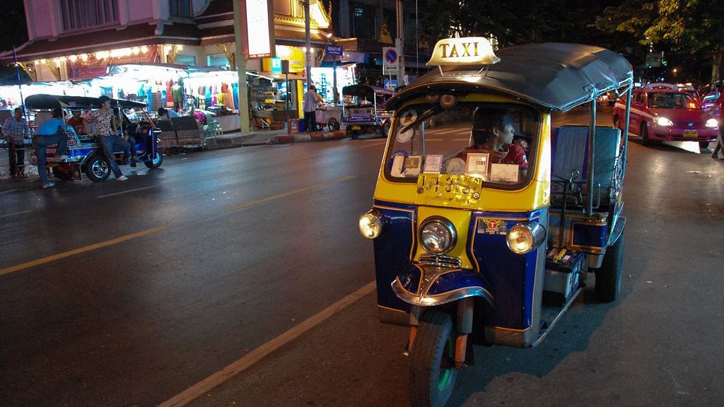 Varo huijareita matkustaessa! Kuvituskuva.