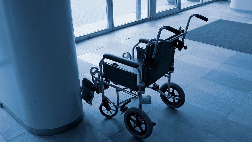 Etelä-Suomen sanomien mukaan murhan uhri oli monisairas mies, joka pystyi liikkumaan ulkona pyörätuolilla. Kuvituskuva.