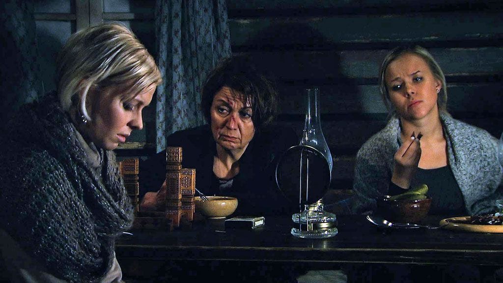 Salatut elämät - Isabella, Helena ja Peppi (Kirsi Ståhlberg, Anneli Ranta ja Sara Säkinen).