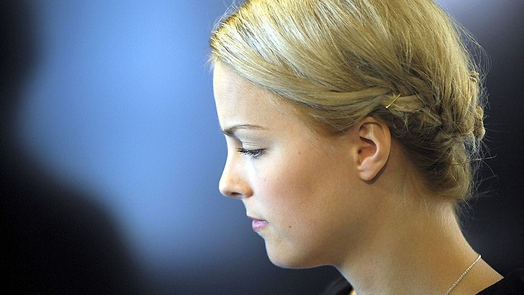 Kiira Korpi loukkaantumisestaan ja kuntoutussuunnitelmistaan tiedotustilaisuudessa.