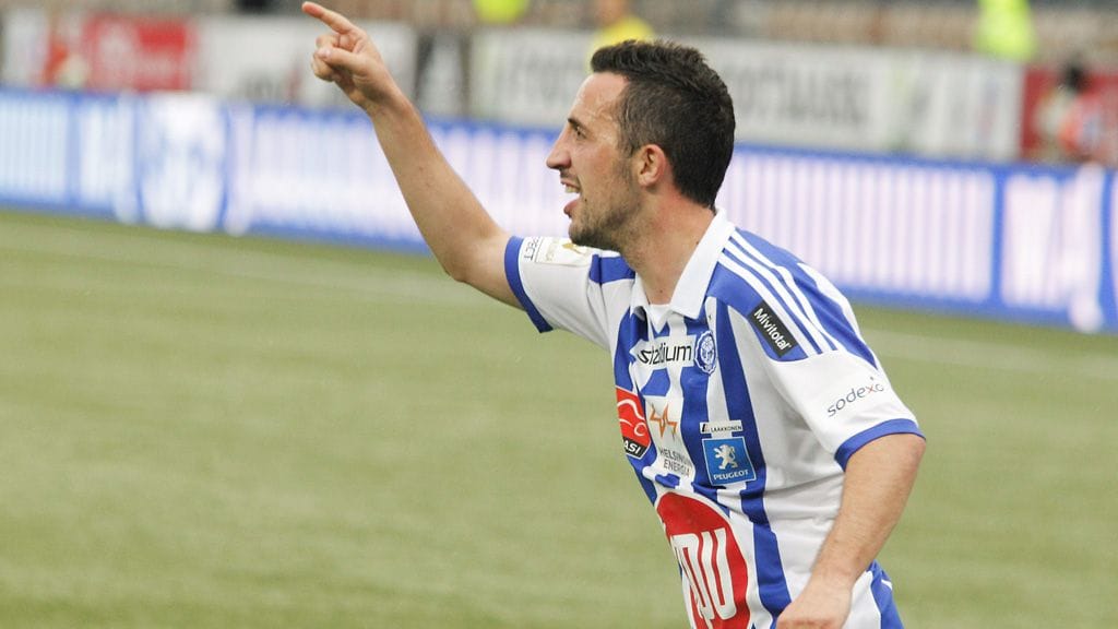 Erfan Zeneli HJK:n paidassa.