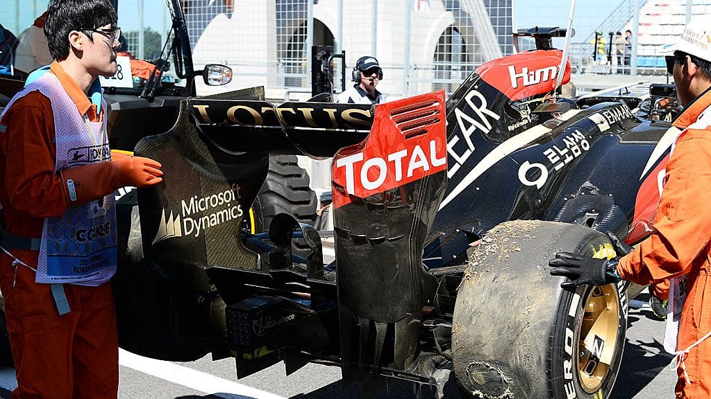 Myös Kimi Räikkönen romutti Lotus-autonsa Korean GP:n harjoituksissa.