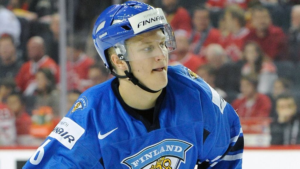 Teemu Pulkkinen nuorten maajoukkueessa.