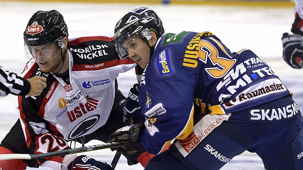 Kamil Kreps (vas.) ei pelaa tänään.