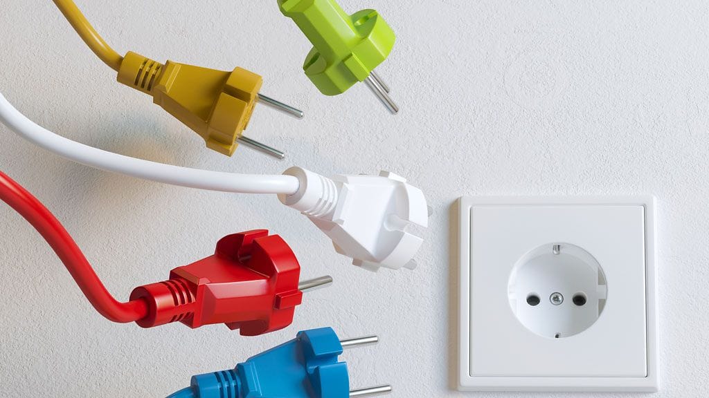 Ensimmäinen päivä uudessa kodissa voi alkaa ikävästi jos sähköt eivät toimi.